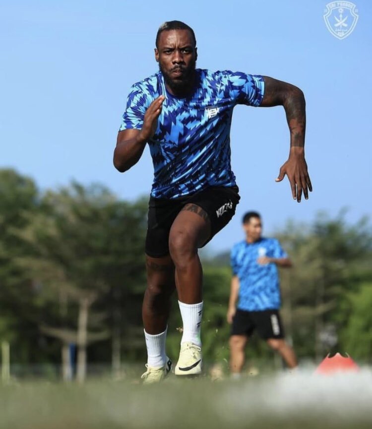 So Happy To See Him 😊.

Liberia 🇱🇷 National Team striker Kpah Sean Sherman, is back in training .
#sripahangfc #tokgajah #Theelephants🐘
#malaysia 
#Thebellicon🔔