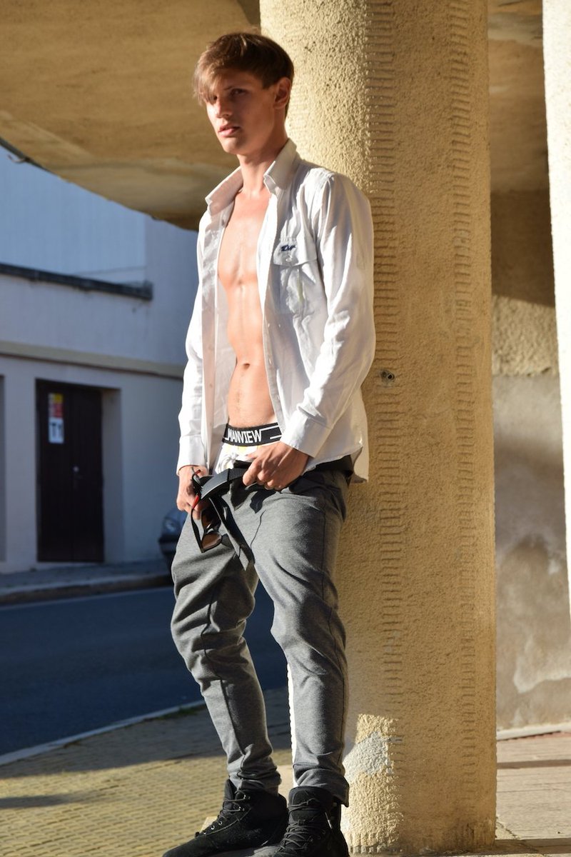 Holly_Wanders's tweet image. Virtual hugs and kisses to brighten your day, as we navigate the realms of warmth and connection. 🤗💋 #VirtualHugs #WarmConnection #KissedByPassion