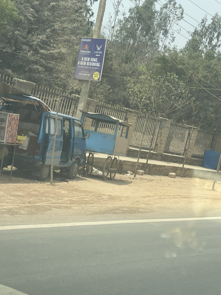 🚨@bngdistpol @avalahallips @CPBlr URGENT: Despite complaints about illegal heavy vehicle parking at Budigere cross road towards Manduru, NO ACTION has been taken. Now, we’re seeing illegal structures for commercial activities on this recently widened road. Do they have any…