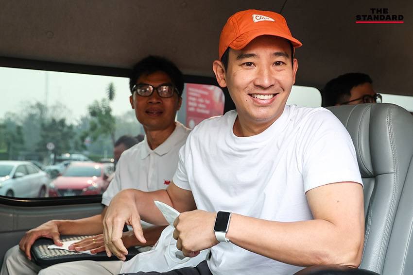 มาลงพื้นที่ดับไฟป่าจริงๆ ร่วมกับมูลนิธิกระจกเงา ดับเอง ทำแนวกันไฟเอง พบว่าขาดแคลนงบประมาณและกำลังคน ทั้งประเทศมีทีมดับไฟ 300คนงานแก้ต้องมีหลายมิติและต้องทำตั้งแต่
ตอนนี้สำหรับไฟป่าปี 2568 ทั้งมิติไฟในป่าอนุรักษ์และอุทยาน จากการหาของป่า จากประเทศเพื่อนบ้าน เป็นต้น#ไฟป่า