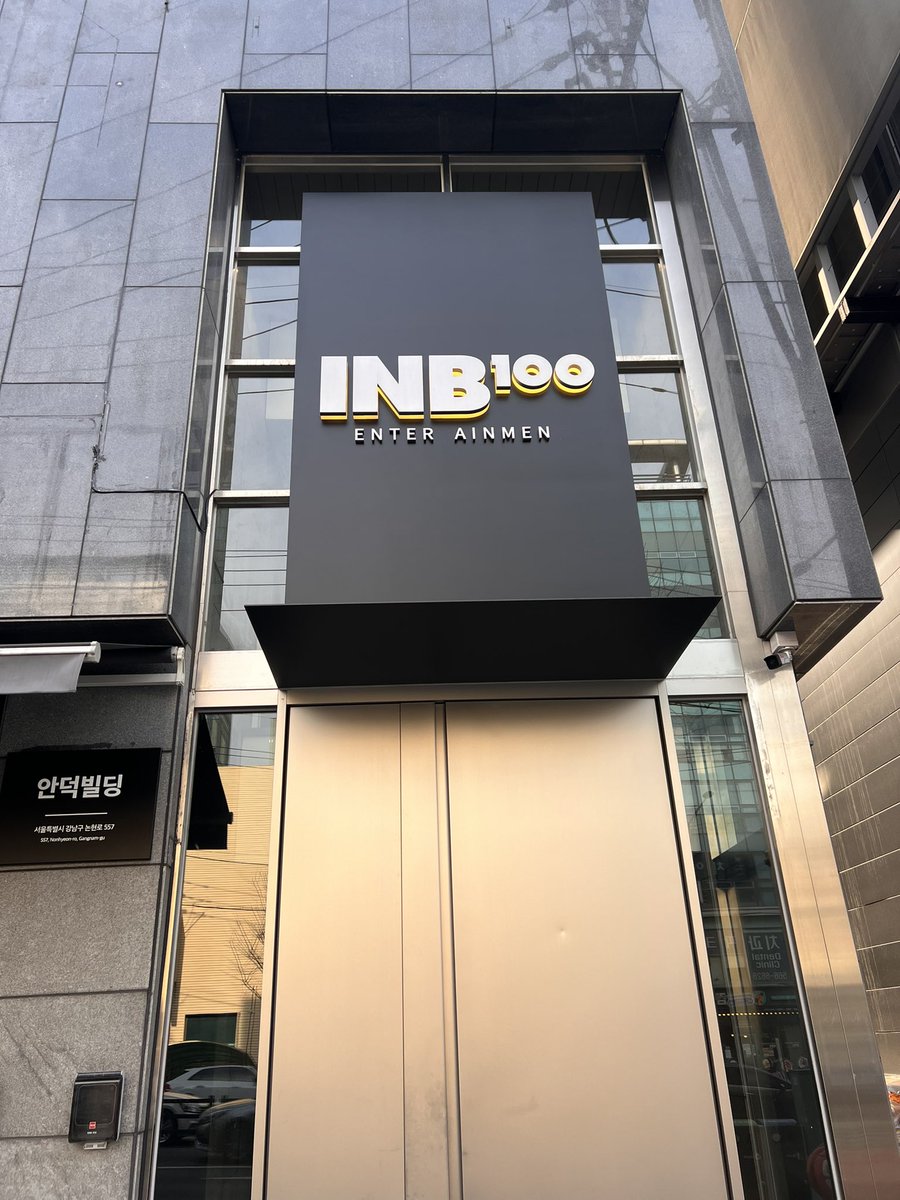 INB100本日看板できました！

#baekhyun