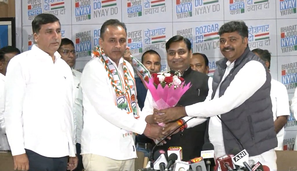 dpgodaranohar's tweet image. उम्मेदाराम जी बेनीवाल का कांग्रेस परिवार में हार्दिक स्वागत एवं अभिनंदन।

#UmmedaRam #HarishChoudhary 
@UmmedaRamBaytu @Barmer_Harish