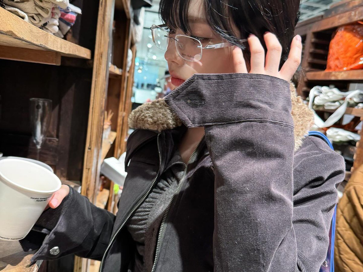 ୨୧ tweet media