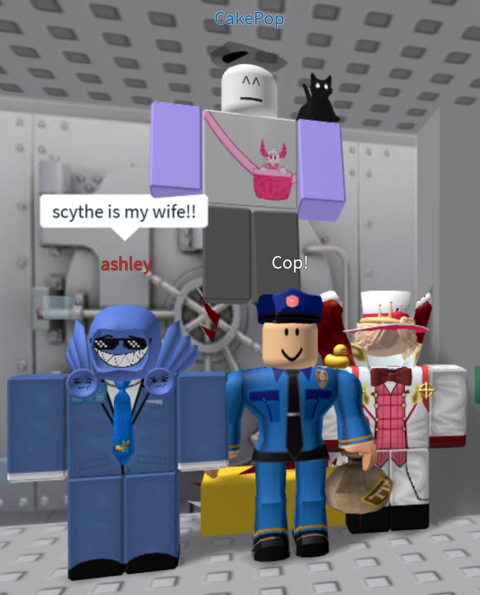 cosmoscite's tweet image. robbing the bank selfies with @neptisys and @hyperlovical !!!!! 😁😁😁😁😁😁😁

#slay #getrobbed #sofunny #NOOOBBSSSS #Rich #money #freemoney #freerobux