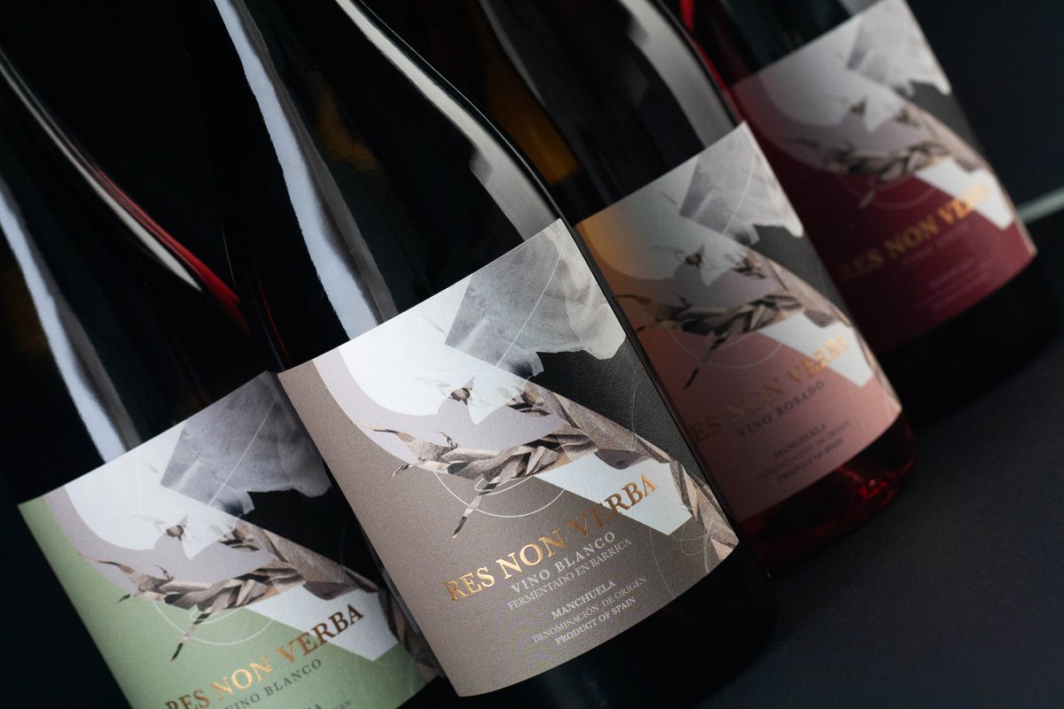 armoder1's tweet image. Creación de la imagen para la gama de vinos: “Res Non Verba” (hechos, no palabras) para Bodegas Sidl D.O. Manchuela.

#armoderdesign #illustrationGiovanniAcquaviva #vino  #labeldesign #winedesign #designGiovanniAcquaviva #winedesign  #packagingdesign bit.ly/2TRp38I
