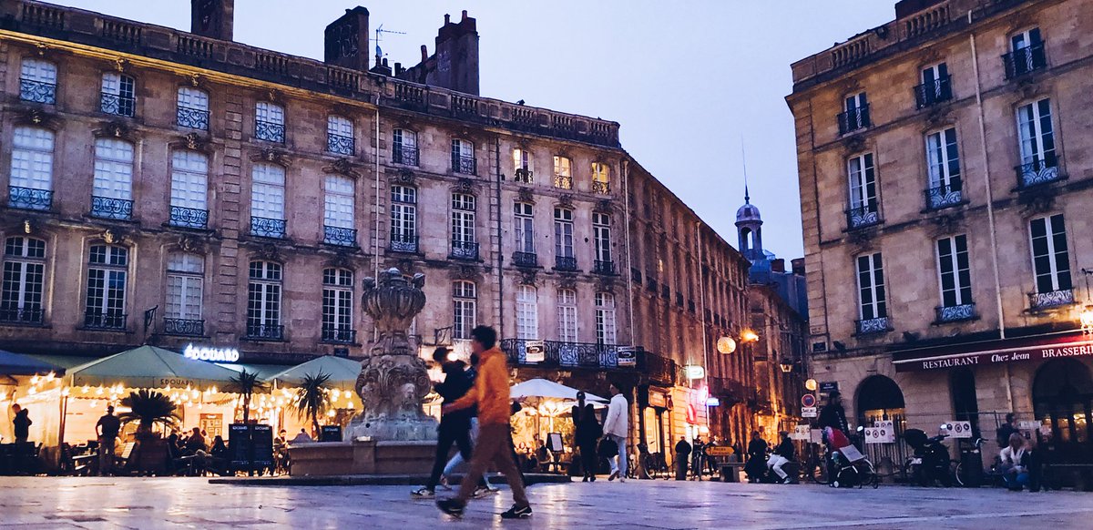 TrutskyIgo's tweet photo. the blue light in Bordeaux (memories)
#bordeaux #explorefrance #afterwork #cercarsi #ritrovarsi  #ritrovareladirezione #remberwhyyoustarted #streetphoto #photograghy https://t.co/fhF314CcWv