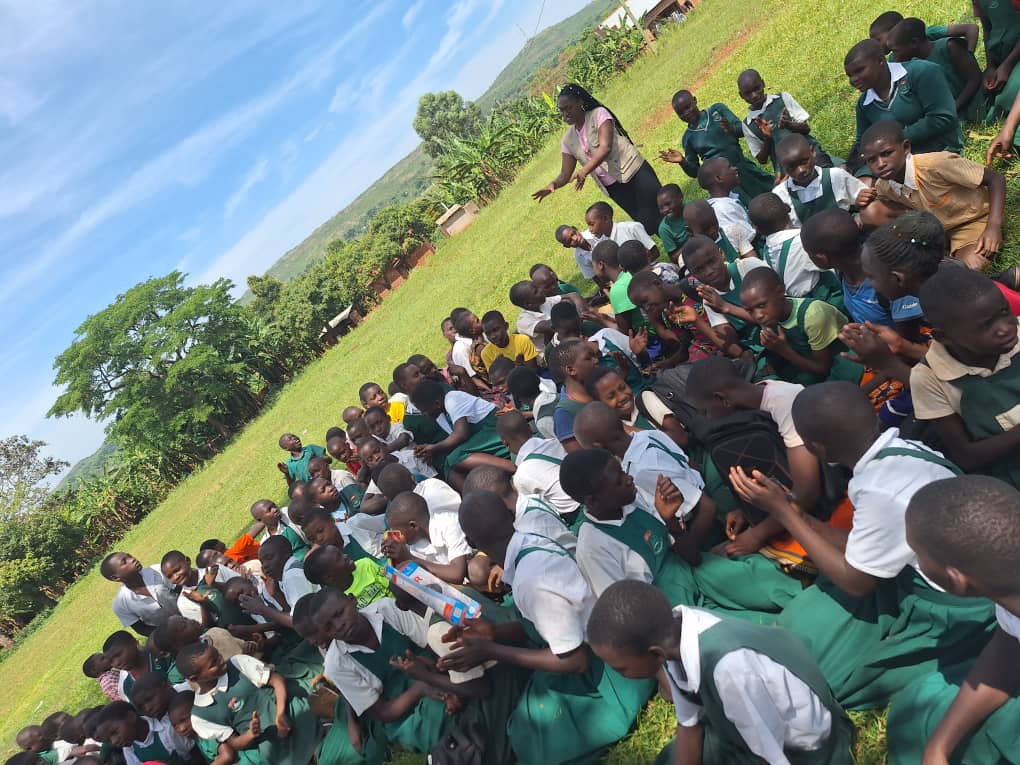 SamashaUg's tweet photo. @SamashaUg We wrapped up our school health programs yesterday in Luwero District,with a focus on forming health clubs! Encouraging students to prioritize proactive health practices,not just seeking care when sick. Let's build healthier futures together! #wellness #ppglobe https://t.co/FOAdmoL877