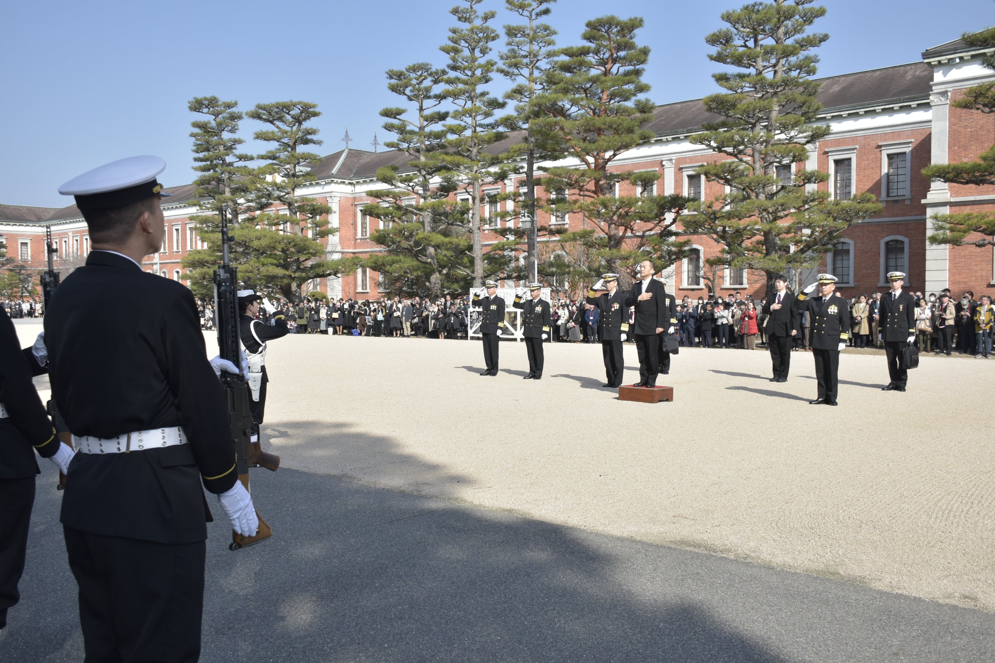 軍服? 船員服? 士官候補生？　cadet VMI Lieutenant Colonel George J. Aubin > 2nd Marine Logistics