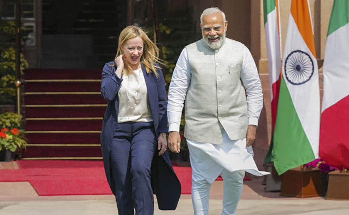 NewsAlgebraIND's tweet photo. HUGE 🚨 India, Italy, France, UK abstained in United Nation General Assembly on Pakistan resolution on Islamophobia 🔥🔥

India said religiophobia against Hinduism, Sikhism, Buddhism, Jews must also be acknowledged ⚡

India said "Evidence shows that over decades, followers of non-Abrahamic religions have also been affected by religiophobia."
