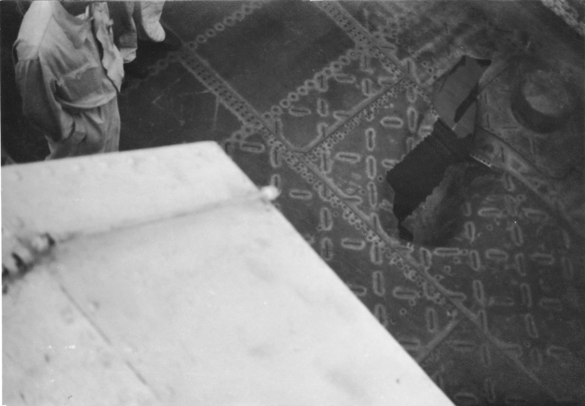CiarliniKoerner's tweet photo. Guardiamarina Vittorio Villa (officer on the Grecale) took these pictures of the destroyer Libeccio soon after the #Tarantonight, showing the results of the dud bomb hit.

[blog "Con la pelle appesa a un chiodo"]

#RegiaMarina #ItalianNavy #WorldWar2 #WWII  #OperationJudgement https://t.co/ASB8Stm4sL