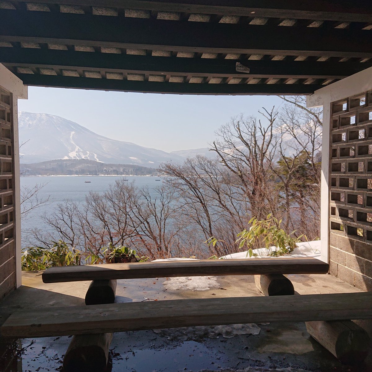 野尻湖を見下ろす展望台より。
#妙高山
#黒姫山