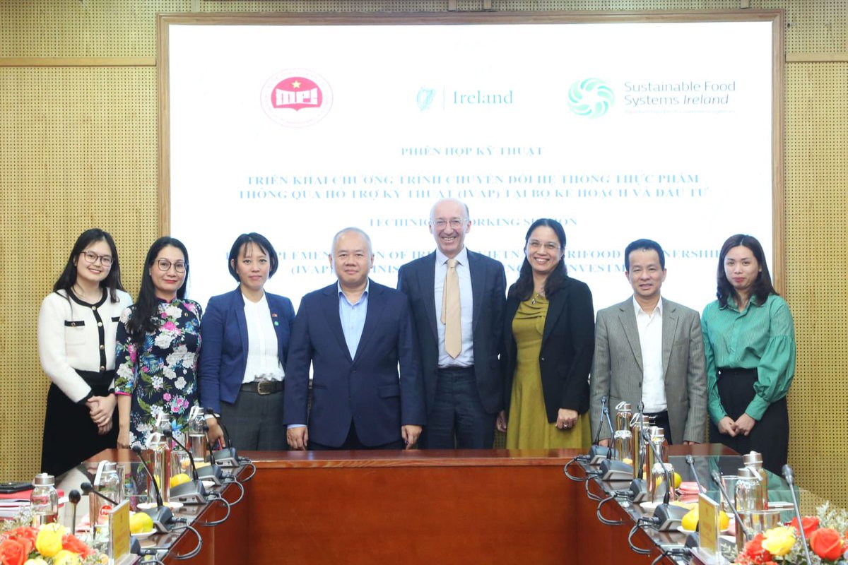 Minister Browne @JamesBrowneTD had a productive meeting on Friday with Minister of Planning and Investment Nguyễn Chí Dũng 🇮🇪🇻🇳 This was followed by a technical meeting between @SFS_Ireland and Vice Minister Do Thanh Trung, focusing on the development of cooperatives 🌾