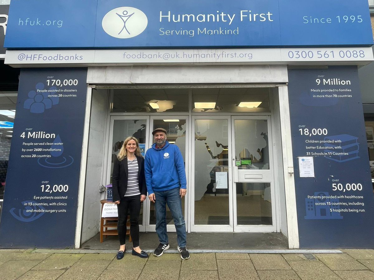Thank you to the dedicated volunteers <a href="/HFFoodbanks/">Humanity First - Mirfield Foodbank</a> in #Mirfield for inviting me to learn more about their work. We spoke about a wide range of issues, including the tragedy of having food banks across the country. The team do a fantastic job &amp; I applaud them for their hard work🙏🏻