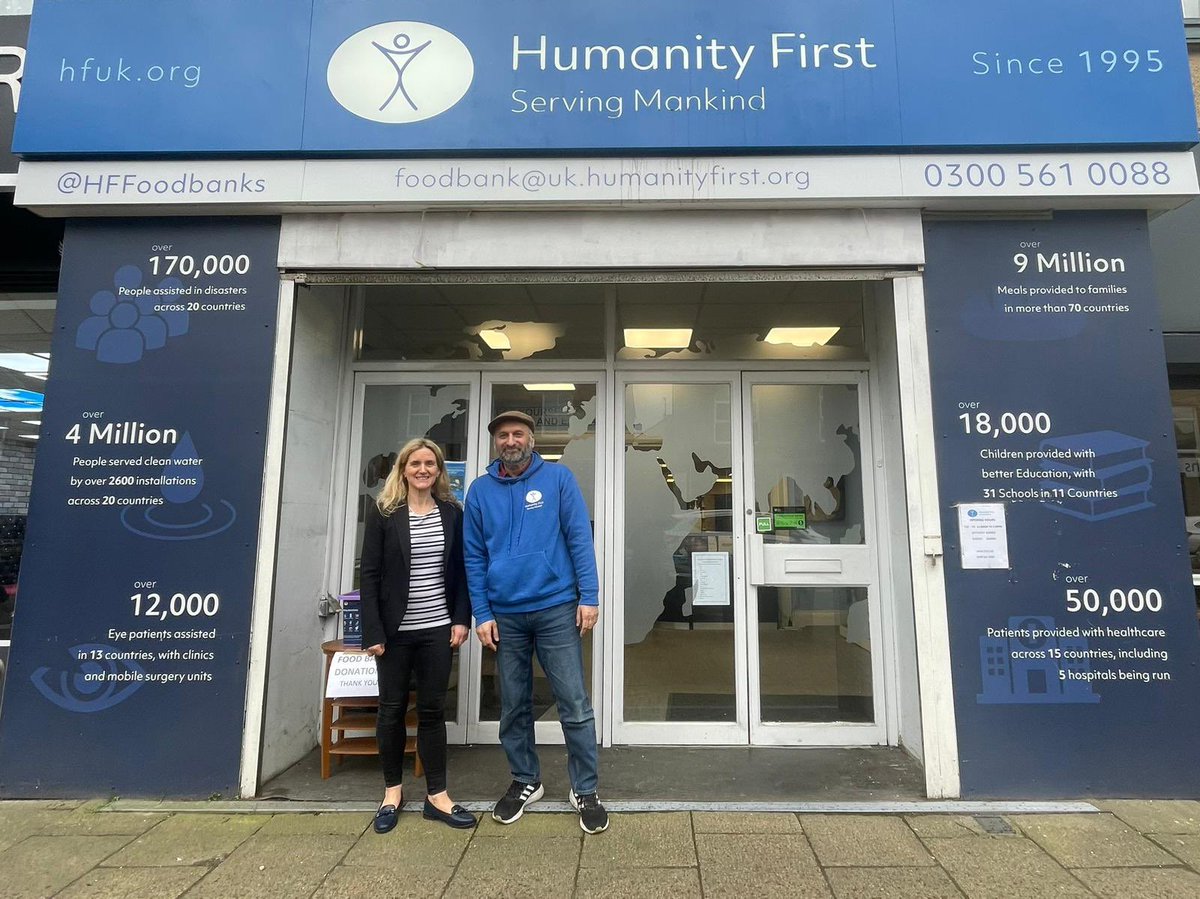 Thank you to the dedicated volunteers @HFFoodbanks in #Mirfield for inviting me to learn more about their work. We spoke about a wide range of issues, including the tragedy of having food banks across the country. The team do a fantastic job & I applaud them for their hard work🙏🏻