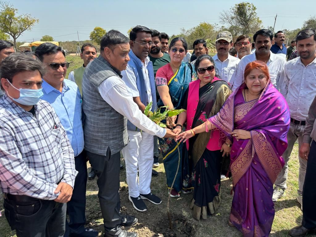 A big day for Maharaja Chhatrasal Bundelkhand University Chhatarpur... The work of boundary wall begins at the new campus... @mcbuchp @McbuNss