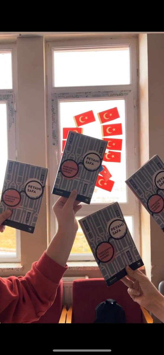 Matematik Öğretmenimiz Habibe Hanım öğretiminde öğrencilerimizle sınıf içi kitap söyleşileri gerçekleştirildi. Söyleşisini ve tahlilini gerçekleştirdiğimiz ilk eser Peyami Safa'nın Dokuzuncu Hariciye Koğuşu adlı eseri oldu. 📚 <a href="/kutahyamem/">Kütahya İl Millî Eğitim Müdürlüğü</a> <a href="/MEHMETSASZ/">Mehmet Sağsöz</a> <a href="/MusaIsseven/">🇹🇷Musa İŞSEVEN🇹🇷</a> <a href="/betl51223327/">betül</a>