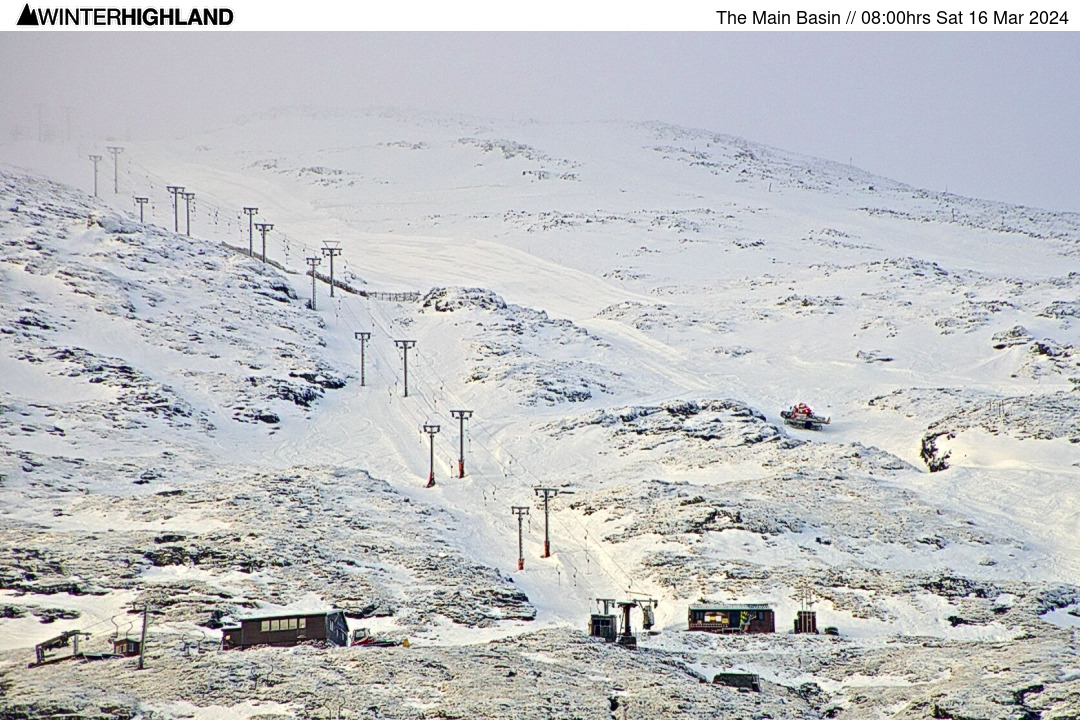 It's a beautiful morning @glencoemountain Access Chair, Cliffhanger Chair and Rannoch Button open from 9am. Should be some great skiing on the upper mountain. Mid and lower slopes now broken and just for access. Sledging slope in great condition. #ski #snowboard #sledge #glencoe