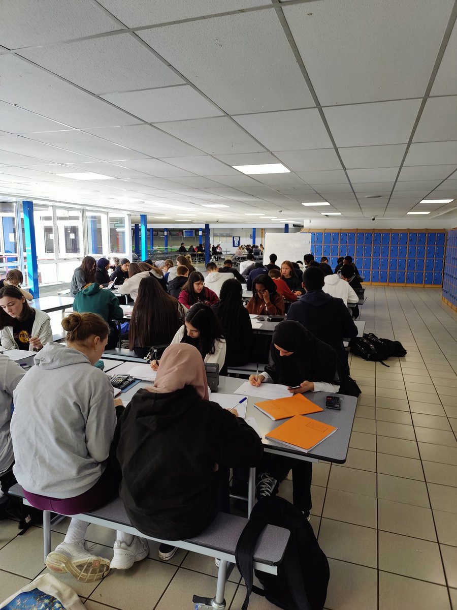 Nothing better than a wee bit of Higher Maths to start the weekend. Thanks to @ChrisMcGrane84 and @NinoBarcella1 for giving up their Saturday morning and well done to all of our young people who turned out. #aspire #hocvince