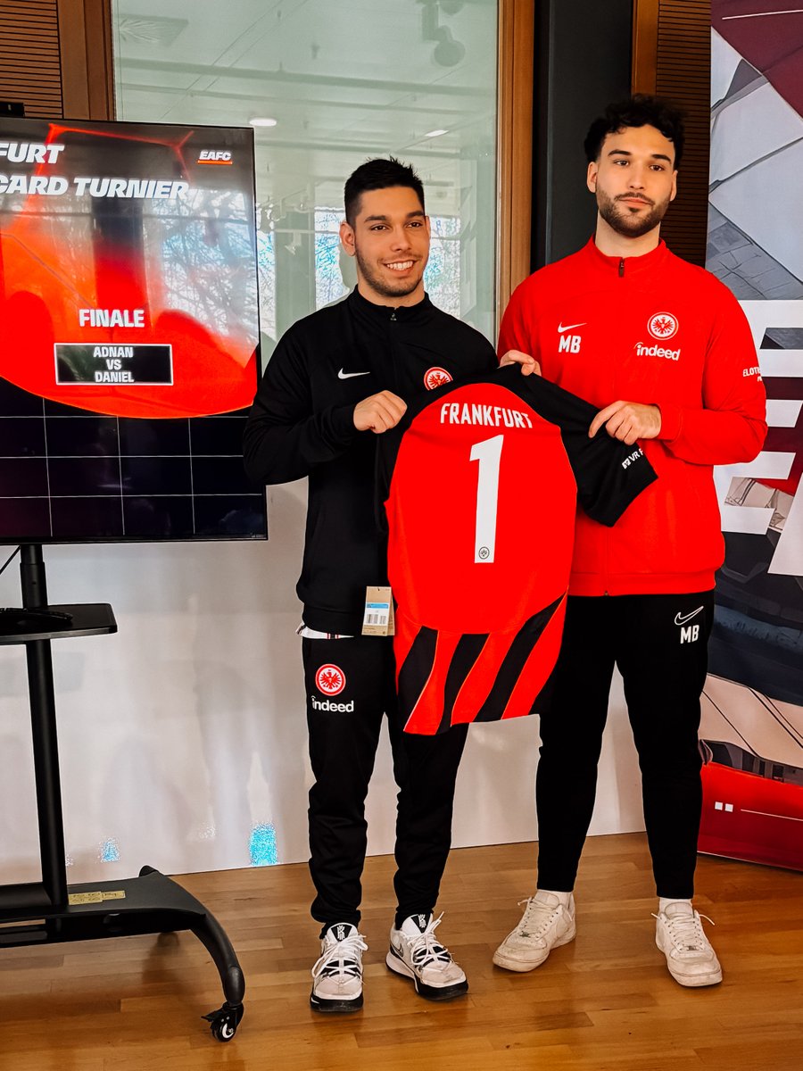 Eintrachtesport's tweet photo. Und der Gewinner unseres Wildcard Turniers steht fest!
Herzlichen Glückwunsch @AdnanReal04, viel Erfolg in den Playoffs. 🥳

#SGEsports | #SGE | #VBLOpen https://t.co/YrlFMMWkUq