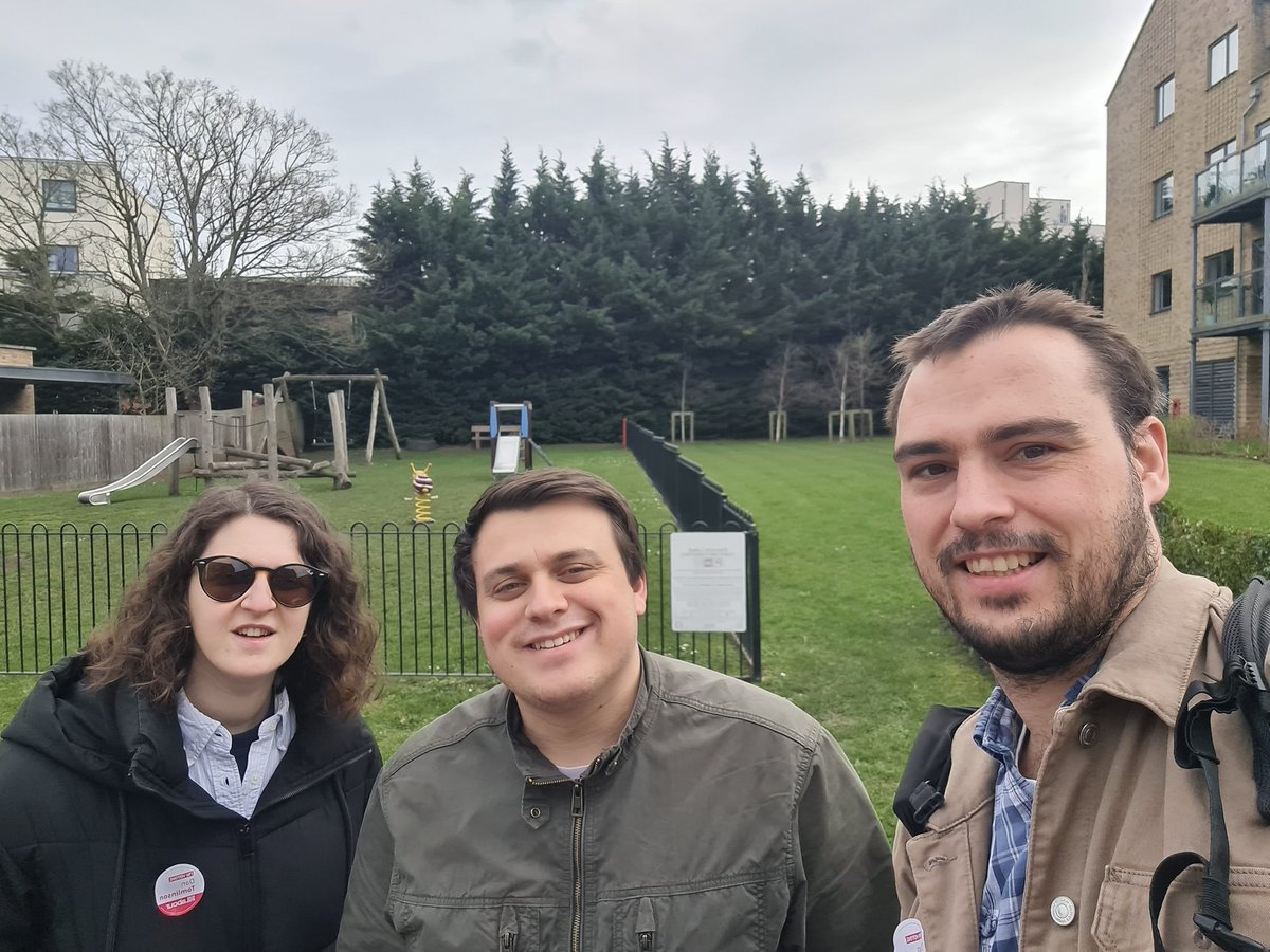 An excellent way to start the day! It was great to be back on the #doorstep for @Dan4Barnet and @ChippingLabour this morning with @ellarachelrose and Samuel. Excellent responses from residents in Whetstone who have had enough of this dysfunctional government. #VoteLabour 🌹