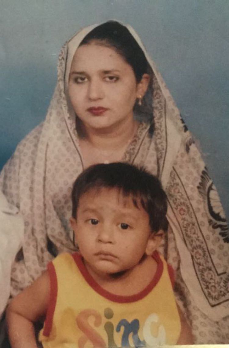 ooeabdullah's tweet photo. It’s been six year since i last saw you. 
I have no words to say but there is no life without you ♥️  
See you in Heavens. InshaAllah 🤲🏻 https://t.co/0R1NkuM7RJ