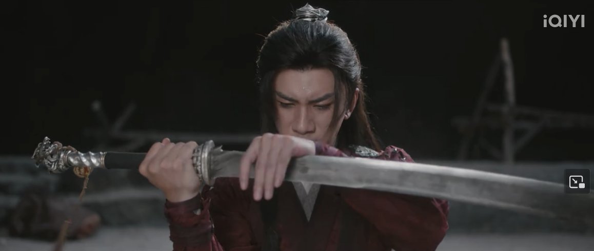 myspace1093's tweet image. #ตี๋ฮวา
ซีนขอเลือดนี่ฉันงงมาก ยัยบัวคือเดินฉับๆเข้ามา บอกอาเฟยว่า 'ขอเลือดเจ้าหน่อย' แล้วพี่อาเฟยก็คือ ปาดให้ตรงนั้นเดี๋ยวนั้น แถมยื่นดาบ (ที่เปื้อนเลือดตัวเอง) ให้น้องบัวไปง่ายๆอีก ตอนดูกุอึ้งมาก .. ได้เหรอคะพี่? 😂 นั่นเลือดพี่นะ พี่กรีดเลือดให้เค้าหน้าตาเฉยเลยเหรอ…