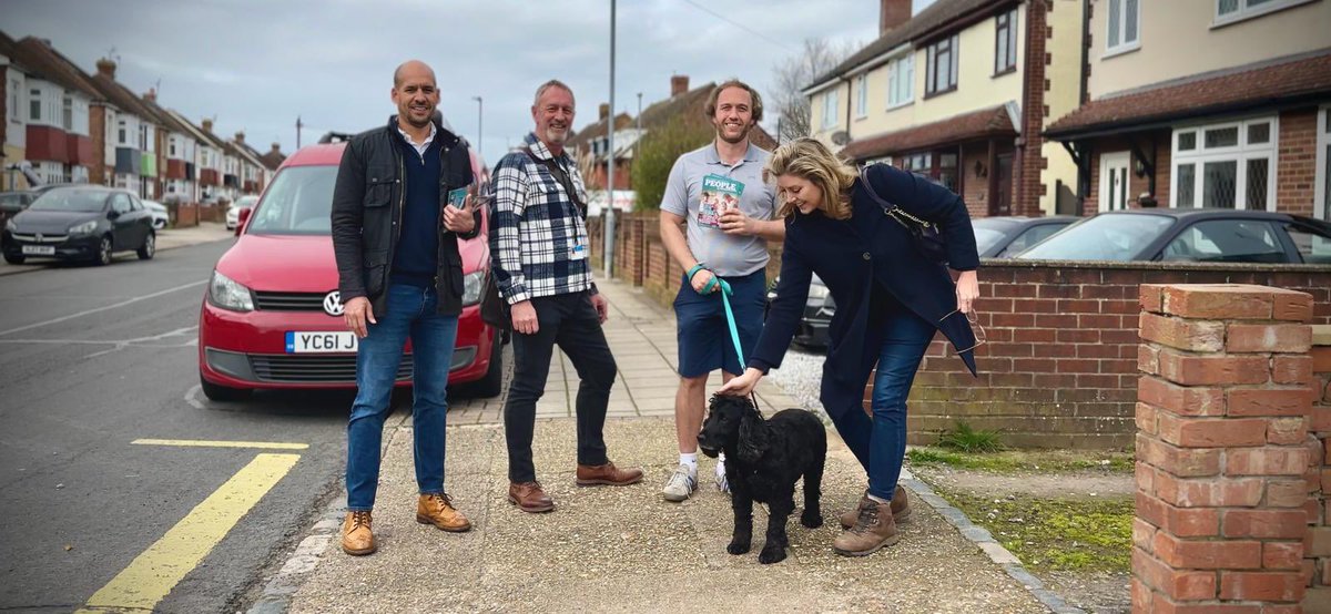 It has been a great morning on the doors with Drayton & Farlington Cllrs. Thank you to all my volunteers.