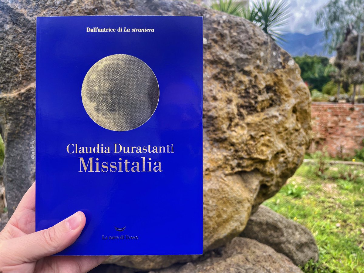 “Devo dir­telo, adesso che stiamo per congedarci: ho sempre preferito le persone che avevano storie e non insegnamenti. Dalla tua spe­cie verranno le eroine, le rivoluzionarie, le sante”.
“Missitalia” il nuovo romanzo di @CDurastanti è il mio #CosaLeggoNelWeekend, e voi cosa