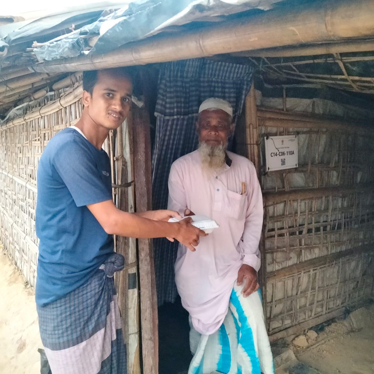 ziya_bol88455's tweet photo. With each donation, YOU DRAW A SMILE and EARN THE REWARD OF MERCY and charity in https://t.co/9zFRykdjNU meal appeal for Sehri to needy family
#Ramadan2024
#iftardistribution
#SehriDistribution 
#makingeveryonehappy
Continue your support 
Ziabul Hossain Academic Center
@Follower https://t.co/icLSXGCcmO