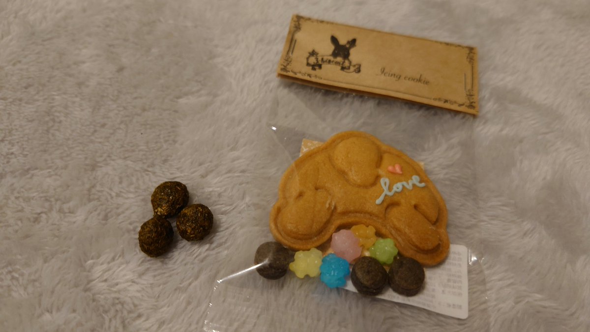 uxu180428's tweet photo. うさFesta2024🐰

3biscuitさんの●クッキーはリアルすぎて要注意🤣
ぷらすらびっとさんのステッカーはどこに貼ろうか考え中🤭
うさぎ印さんのちまちま集めてるうさぎ達🥰
撮影のギャラは圧ペン大麦とパパイヤの茎😁

#うさFesta春2024
#うさぎのしっぽ
#3biscuit 
#ぷらすらびっと
#うさぎ印 https://t.co/VL83BdmMNw