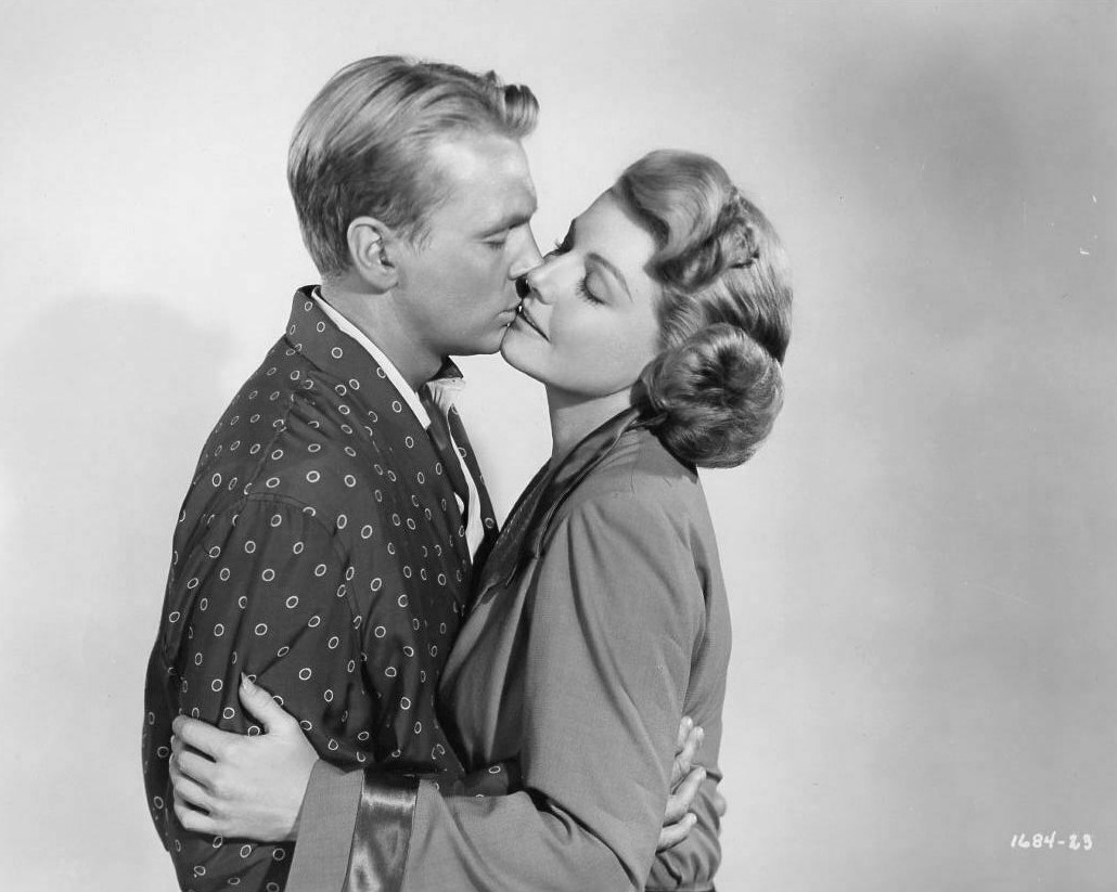 TinseltownTwins's tweet photo. John Lund with Ann Sheridan in Steel Town (1952). #ClassicGuyOfTheWeek #JohnLund https://t.co/Mdk4UkZCq0