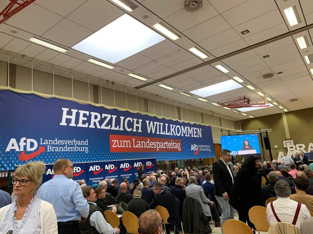 VORORTAKTUELL's tweet photo. AKTUELL
AFD LANDESPARTEITAG AM 16./17.MÄRZ
IN DER WIESENHALLE
IN JÜTERBOG / BRANDENBURG.
Fotos: AFD ELBE-ELSTER
#AFD #HOLDIRDEINLANDZURÜCK #FRANZWIESE #BIRGITBESSIN #ANDREASKALBITZ #CHRISTOPHBERNDT #RENESPRINGER #BRANDENBURG #DEUTSCHLAND #PARTEITAG #VORORTAKTUELL
. https://t.co/H9R5j93MAw