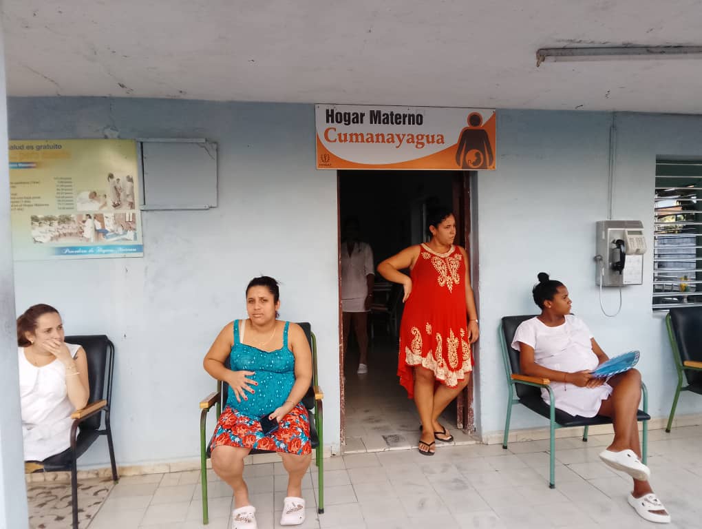 Continúa  el Gobernador de #Cienfuegos @CoronaAlexandre el recorrido en el municipio de cumanayagua.
#EstaEsLaRevolución
#CienfuegosXMásVictorias