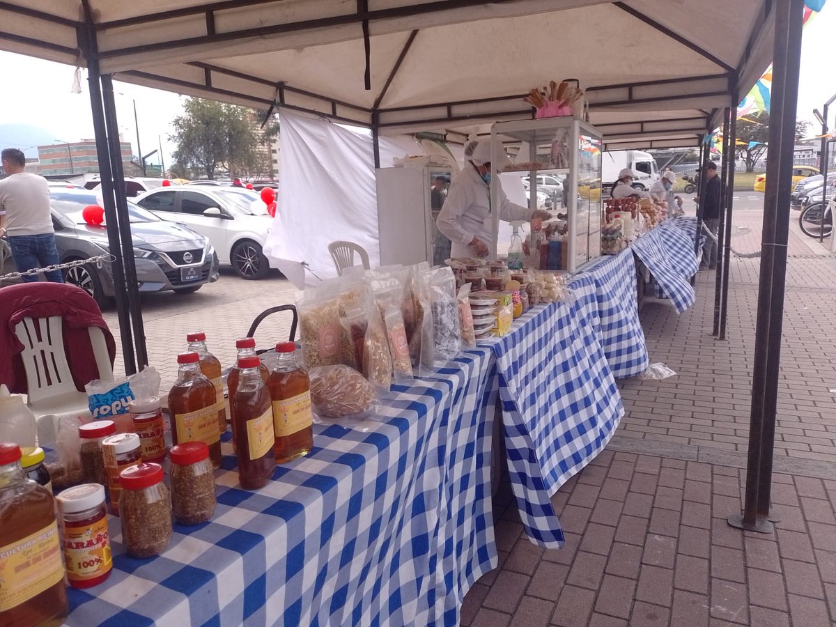 mdoscampesinos's tweet photo. #AGROCOMUNAL y Outlet Factory adelantan #MERCADOCAMPESINO en OUTLET FACTORY Centro Comercial
14 de marzo #QuienLoSiembraLoVende
#EjercitoNacional #AgroComunal #CampoEnLaCiudad #MercadoCampesino #ElDeVerdad #Colombiacontraelhambre https://t.co/ZlDlZEuGMe