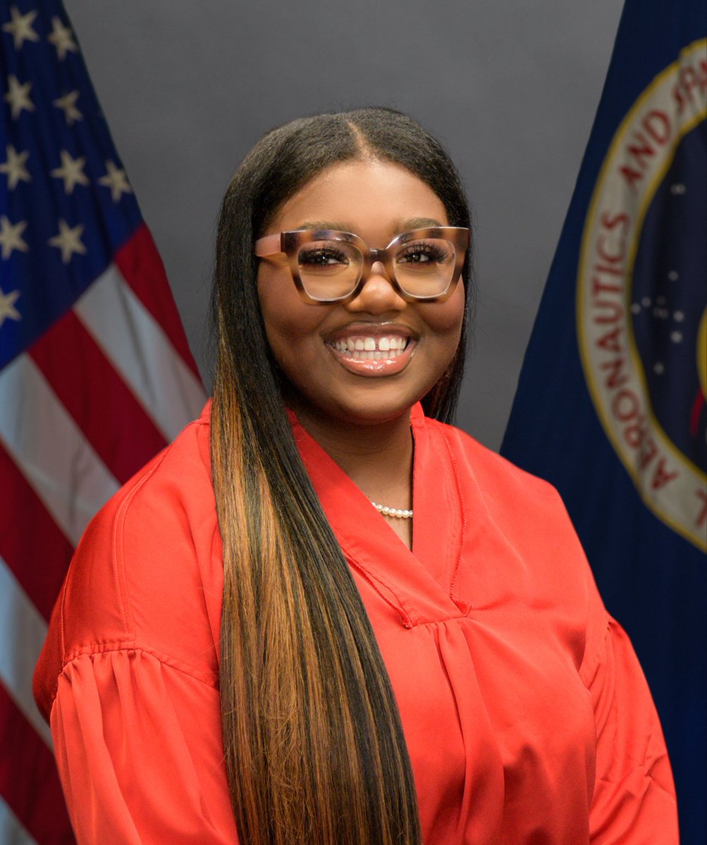 hannah_falls's tweet photo. Since we trending for the right reasons ……Yes over here the nails are long, braids be down to my knees, hair be 30 inches, and the fro is never afraid to come out to play.🤪

To all my fellow NASA JSC coworkers we need to meet what building yall in? 🫶🏾🚀 https://t.co/Oc1zxQXM6W