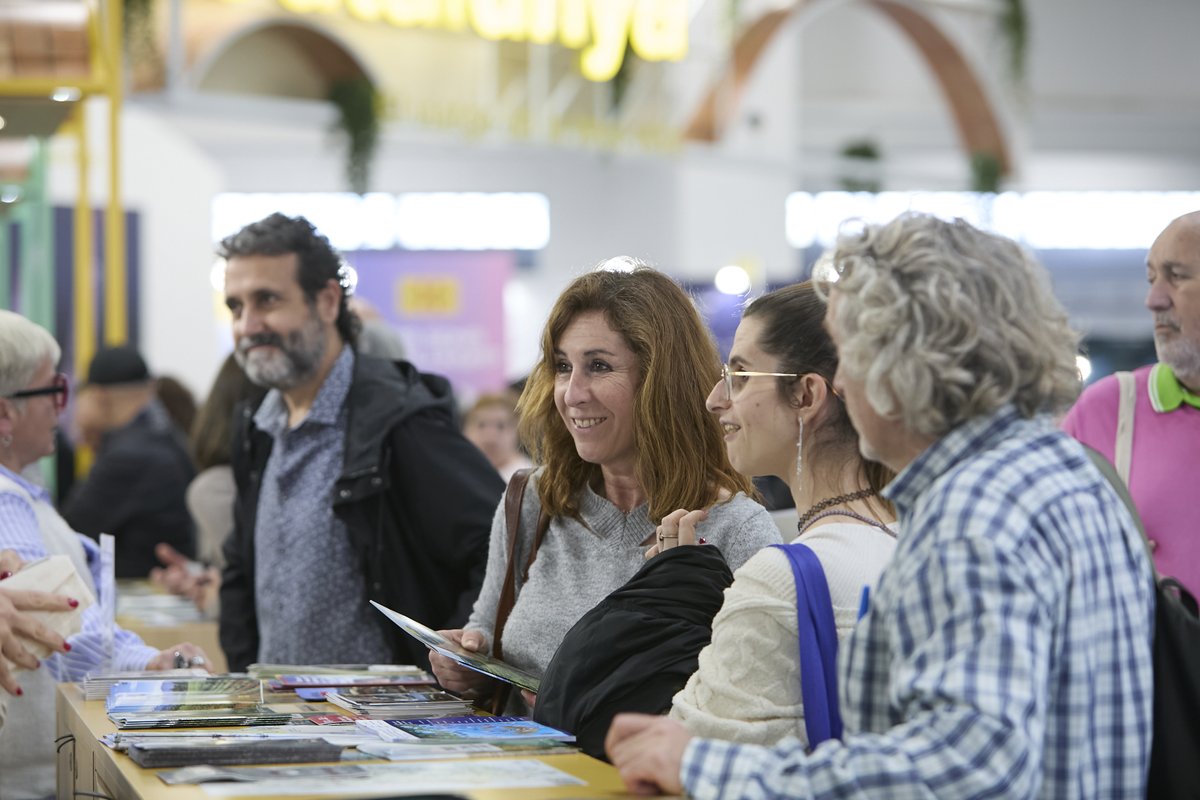 SalonBTravel's tweet photo. ¡ARRANCAMOS!
🔋 Ya hemos cargado las pilas para el segundo día de salón
🌎 Infórmate en los stands sobre tu próximo destino: hay muchísimas opciones internacionales y nacionales
🍽 No te pierdas los #showcookings y catas en #BDeliciousFest
#BTravel #FiraBarcelona #salondeturismo https://t.co/0YyGJopJIG