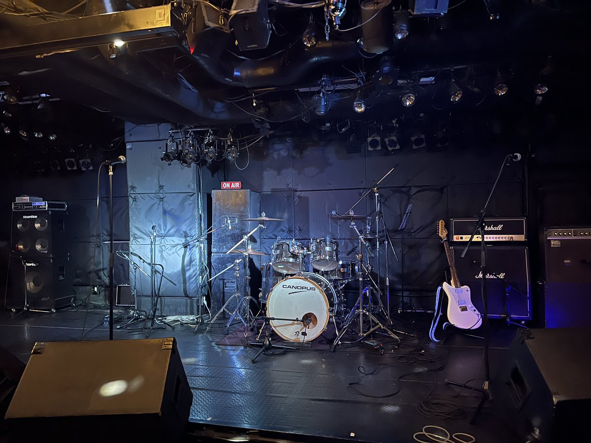0Leopard_Gecko0's tweet photo. まもなく始まりまーす☺️
レオパードゲッコーの出番は19時10分からになります🎶
是非観に来てください✨
#flagshipFUNABASHI
#レオパードゲッコー
#ライブ情報
#まいなすぬくもり
#dewday
#ひよこサロペット https://t.co/CT4zvVbgbd