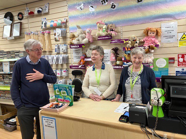 Wrth iddo roi’r gorau heddw hoffem ddweud Diolch @MarkDrakeford am eich amser fel Prif Weinidog. Diolch am roi o’ch amser I wrando i chwrdd. A’r dirwnod y daehoch i wirfoddoli yn ein siop ym Mhontypridd