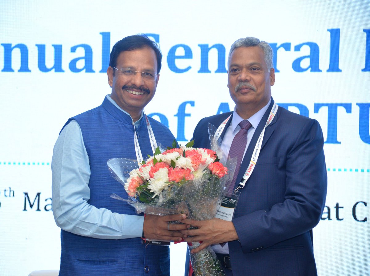 కేంద్ర ప్రభుత్వ రంగ సంస్థ అయిన అసోసియేషన్‌ ఆఫ్‌ స్టేట్‌ రోడ్డు ట్రాన్స్‌పోర్ట్‌ అండర్‌టేకింగ్స్‌ (ఏఎస్‌ఆర్‌టీయూ) స్టాండింగ్ కమిటీ నూతన చైర్మన్ గా టీఎస్ఆర్టీసీ ఎండీ శ్రీ సజ్జనర్, ఐపీఎస్ గారు ఎన్నికయ్యారు. 

#NewDelhi లోని ఇండియా హబిటెంట్ సెంటర్ లో జరిగిన ఏఎస్ఆర్టీయూ 54వ జనరల్ బాడీ