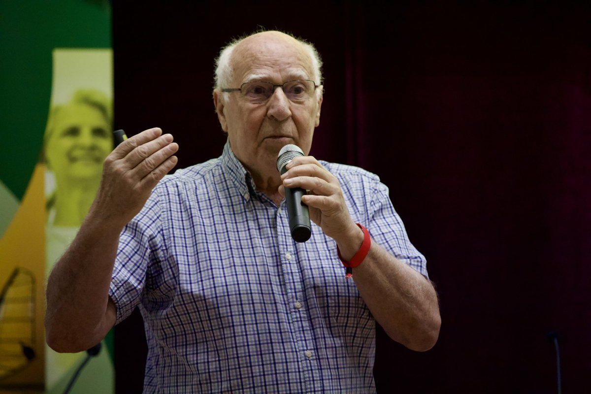 📸 Ya está Arturo Goicoechea impartiendo su Masterclass en el <a href="/iadeporte/">Instituto Andaluz del Deporte</a> en esta mañana de sábado.

Agradecemos a <a href="/fuengirola/">Ayto. Fuengirola</a> <a href="/FundUnicaja/">Fundación Unicaja</a> y <a href="/DeporteAND/">Andalucía es Deporte</a> todas las facilidades.

🔵⚪️ #TheEmbassyEsse