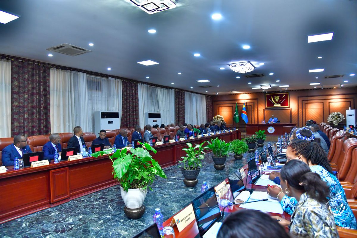 #Industrie/#RDC:Conseil des Ministres de ce 15 mars 2024.
Où positionner la RDC dans la chaîne de valeur mondiale des Batteries,  des énergies renouvelables et des Véhicules Électriques?
Objet du débat nourri au gouvernement qui a répondu à la question de savoir où devons nous