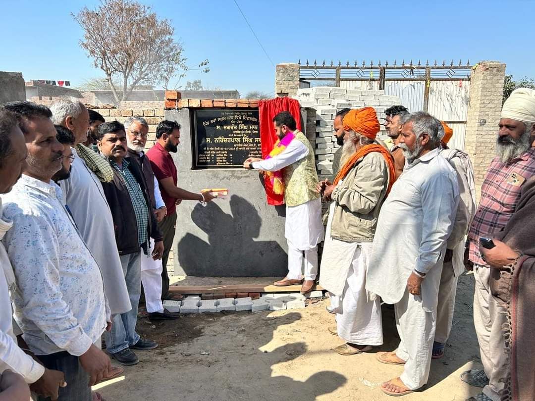 NarinderSawna's tweet photo. ਪਿੰਡ ਨਵਾਂ ਸਲੇਮਸ਼ਾਹ ਵਿਖ਼ੇ ਨਵੀਂਆ ਬਣਾਈਆ ਜਾਣ ਵਾਲੀਆਂ ਇੰਟਰਲੋਕ ਗਲੀਆਂ ਦਾ ਨੀਂਹ ਪੱਥਰ ਰੱਖਿਆ|
#AamAdmiParty #Fazilka #ਤੁਹਾਡਾ_ਸੇਵਾਦਾਰ_ਤੁਹਾਡੇ_ਵਿੱਚ
#Narinderpal_Singh_Sawna_Fazilka  #FazilkaFirst
#DevelopFazilka #fazilkadevelopment 
#AAPPunjab #AAPfazilka #fazilkanews https://t.co/VCK4TxWaCI