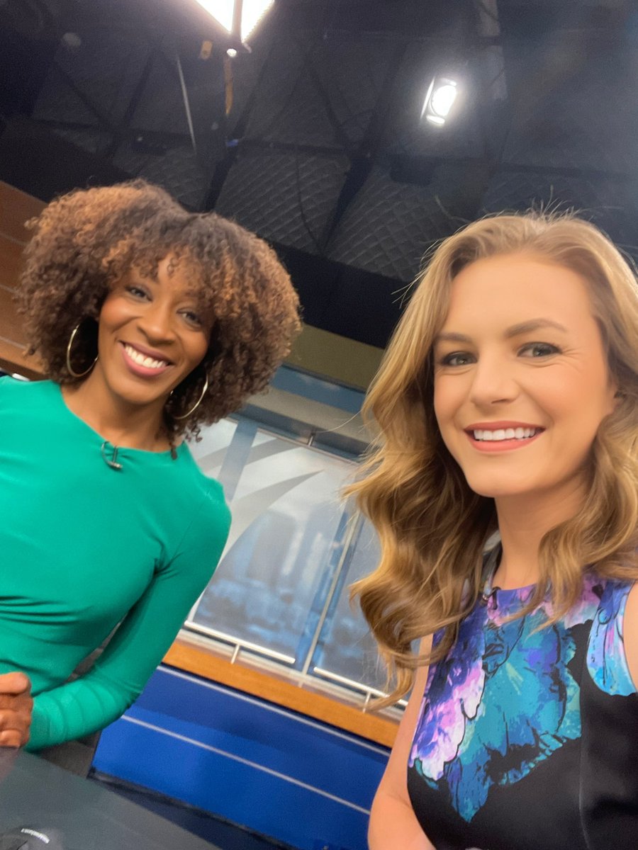 madithemet's tweet image. Happy Saturday! We have a really nice holiday weekend in store for us!!! @DaShawnWSOC9 and I are here until 8A and then again at 12P ☘️🌈🌞😎@wsoctv