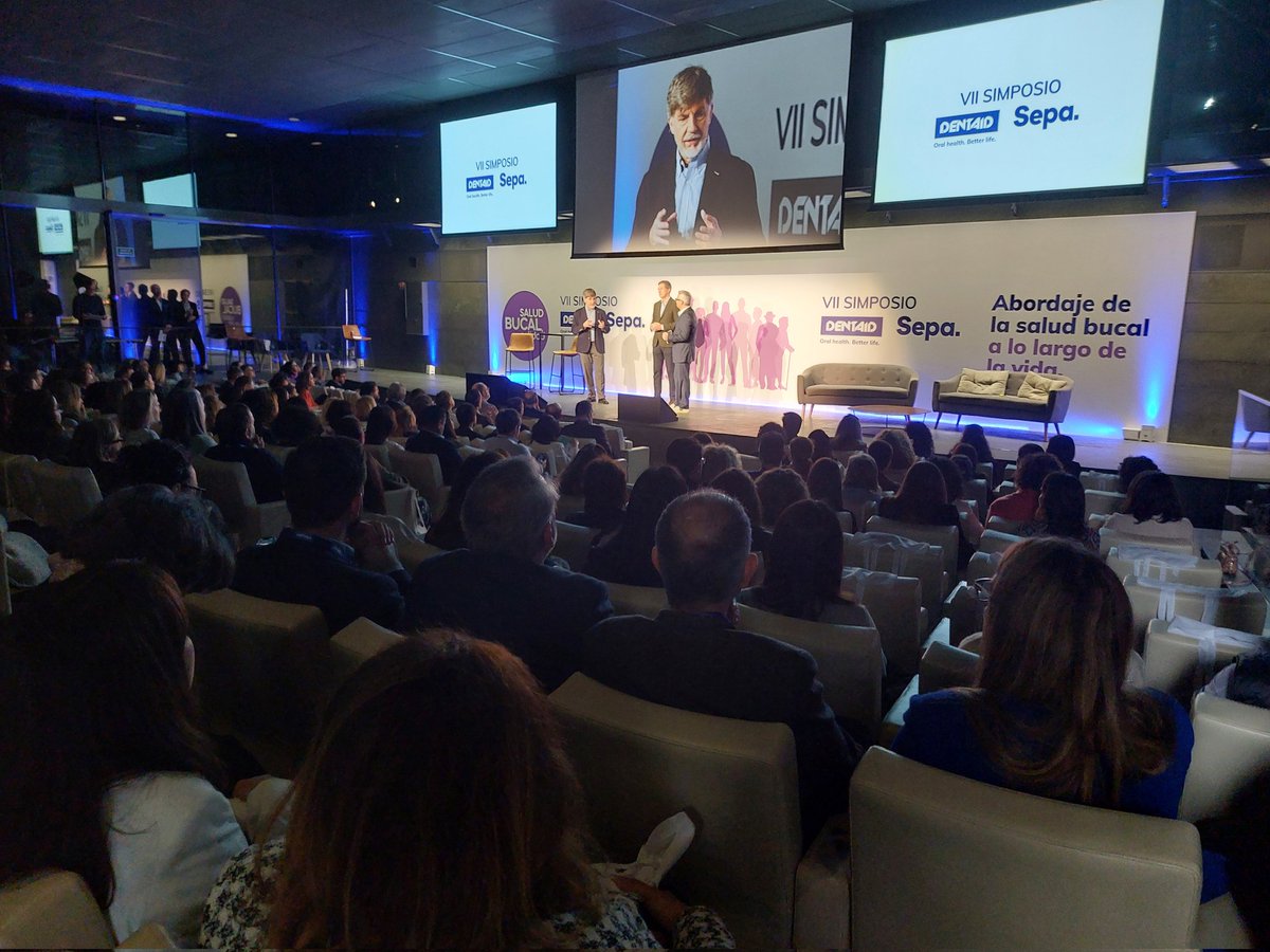 dentaid_es's tweet photo. Comienza el #SimposioDentaidSepa con la bienvenida de José Nart de @SEPAperiodoncia, Joan Gispert de Dentaid y el mensaje de la Ministra de Sanidad @Monica_Garcia_G remarcando la apuesta por la equidad en el acceso a la salud bucal y la detección temprana de patologías. https://t.co/GqpvZKoqu6