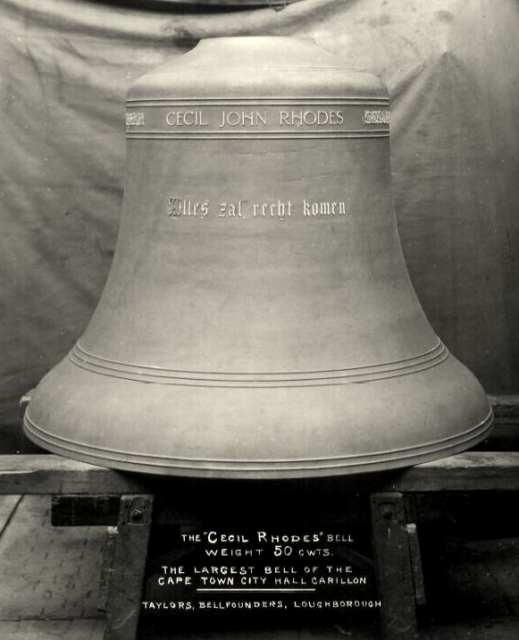 #beiaardhistorie in 100 jaartallen (64/100)
1925 – In het stadhuis van #Kaapstad speelt de Antwerpenaar Anton Brees een herdenkingsbeiaard in, gefinancieerd door de Zuid-Afrikaanse vrouwen. Enkele klokken verwijzen naar slagvelden in Vlaanderen: Ypres, Messines en Passchendaele.