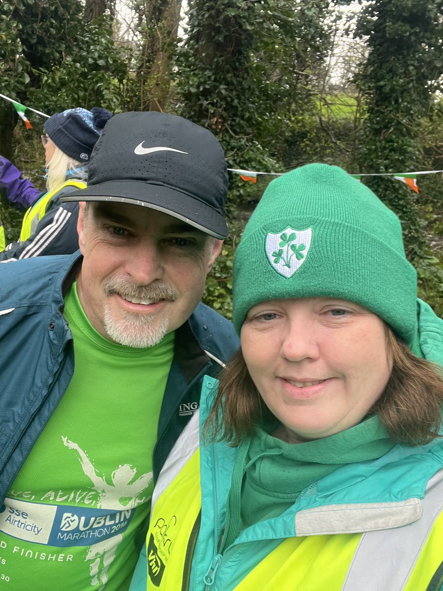 Irishdazzy's tweet photo. Ah what is bit of rain - not stopping anyone doing parkrun Saturday - look at this fab Board @BushyDUBparkrun #parkrun #isallwearinggreen #stpatrickweekend https://t.co/eiVH6r3yw8
