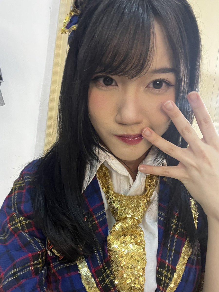 L_MarshaJKT48's tweet photo. THANKYUU FOR TODAY^^
Btww aku dibuatin gelang sama kakk onyil😳❤️ https://t.co/aJbYVkFWBg