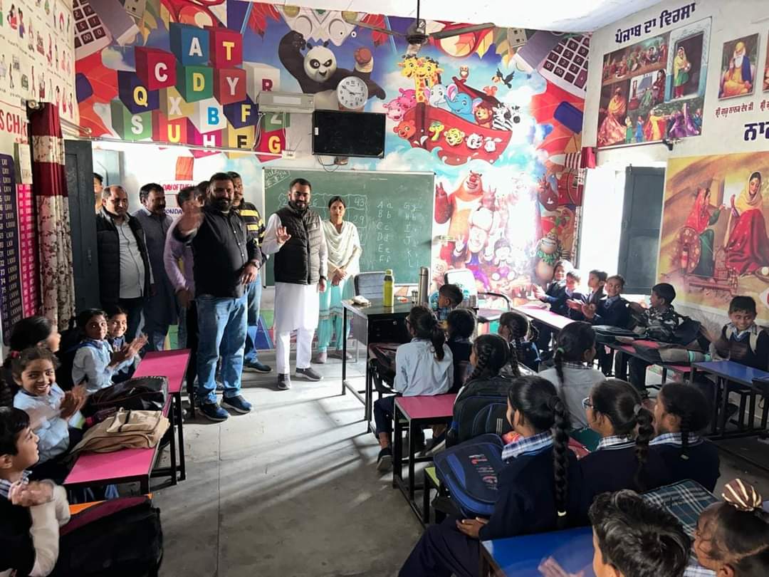 NarinderSawna's tweet photo. ਪਿੰਡ ਆਲਮਸ਼ਾਹ ਵਿੱਚ 8 ਲੱਖ ਰੁਪਏ ਦੀ ਲਾਗਤ ਨਾਲ ਬਣੇ ਨਵੇਂ ਆਂਗਣਵਾੜੀ ਸੈਂਟਰ ਦਾ ਉਦਘਾਟਨ ਕੀਤਾ|
#AamAdmiParty #Fazilka #ਤੁਹਾਡਾ_ਸੇਵਾਦਾਰ_ਤੁਹਾਡੇ_ਵਿੱਚ
#Narinderpal_Singh_Sawna_Fazilka  #FazilkaFirst
#DevelopFazilka #fazilkadevelopment 
#AAPPunjab #AAPfazilka #fazilkanews https://t.co/xNVEGngiMi