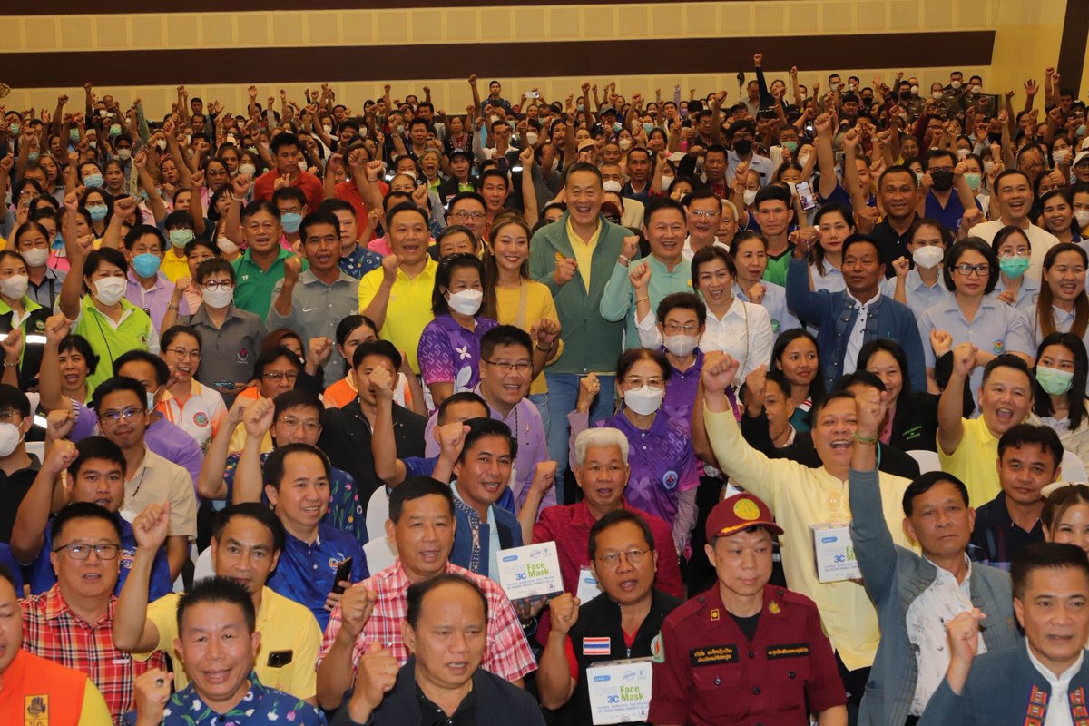 KhaosodEnglish's tweet photo. PM Srettha on Sat presided over the handover of 2 million PM2.5 masks to locals in Chiang Mai by Chiang Mai Provincial Administrative Organization as Chiang Mai continue to be listed as the world's most air-polluted city due to forest &amp; agricultural fire. Pics: Chavalit Panyong. https://t.co/4sw6R0vGiY