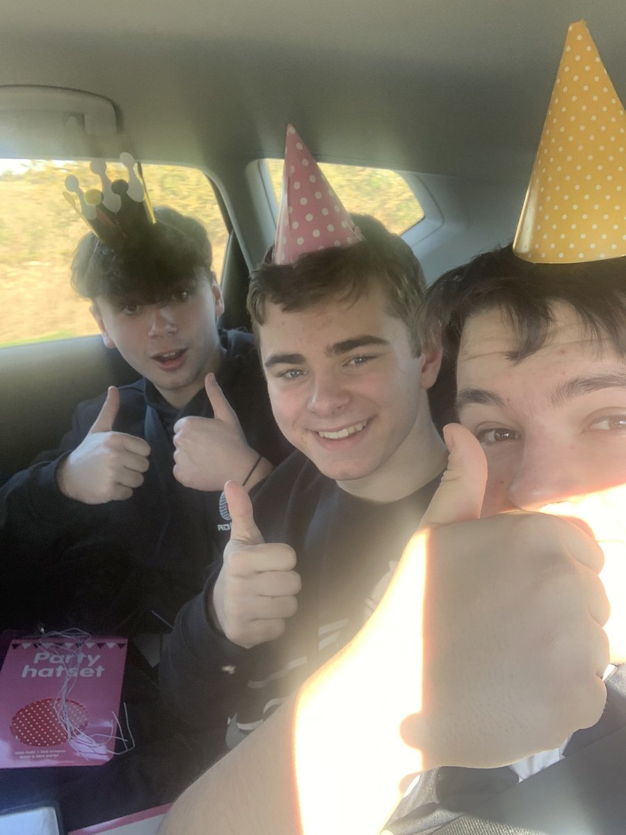 Up the mariners, party hats on for @HarryWHughes 16th! @officialgtfc hoping for a party in the away end #gtfc #utm @gtfcthom @sihodo @Oli_Hodson